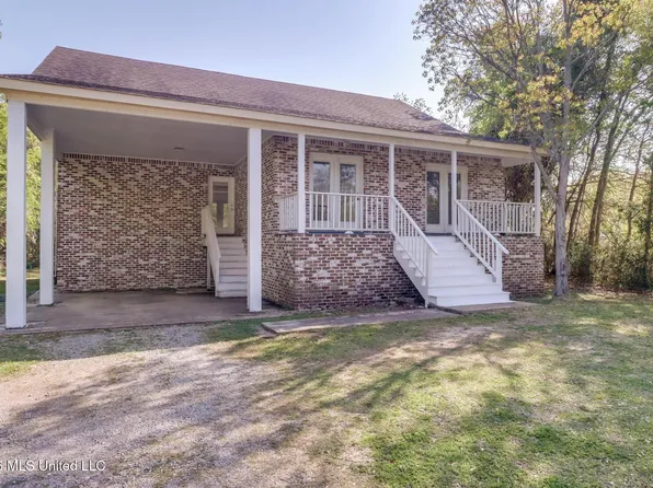 321 Necaise St, Waveland, MS 39576