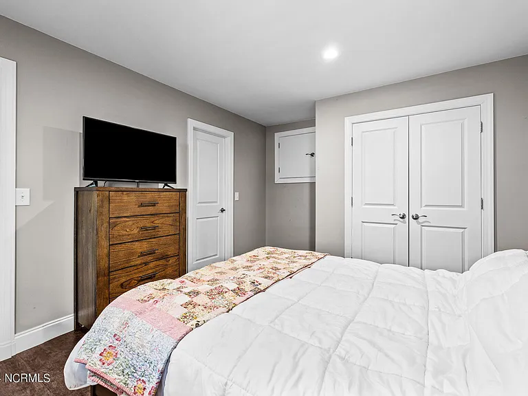 182 Lakeview Dr — Photo 65
