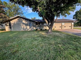 1702 Tomahawk Ln, Fort Scott, KS 66701
