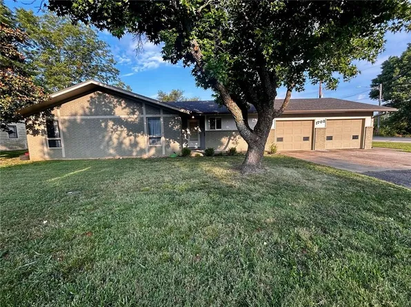 1702 Tomahawk Ln, Fort Scott, KS 66701