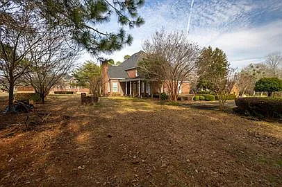 681 Marlborough Dr — Photo 4