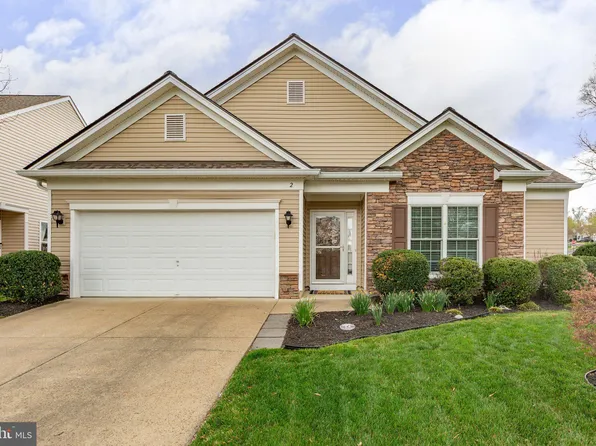 2 Carson Dr, Fredericksburg, VA 22406