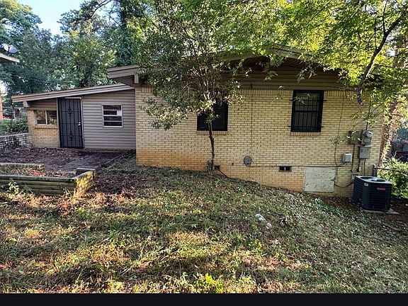 3rd image of 19 Woodcliff Cir