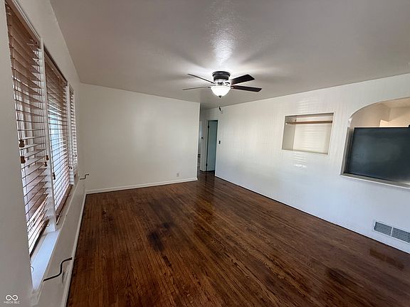 3rd image of 808 Milroy St