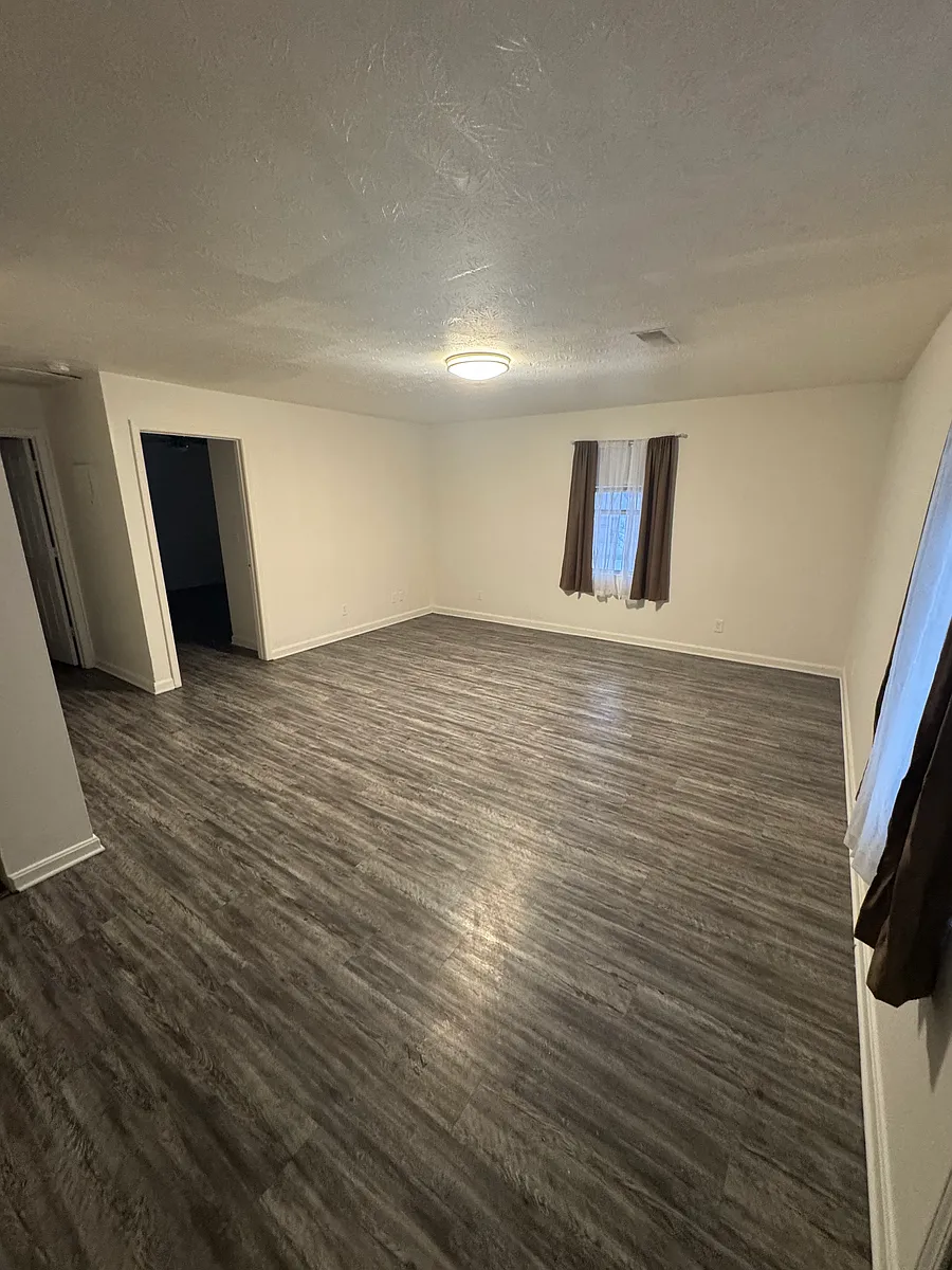 Building Photo - 1811 E Spring St #1-4