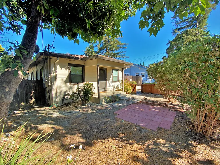 245 Chiquita Ave — Photo 17