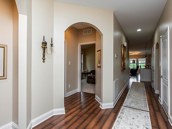 4th image of 4676 Larkhill Ln