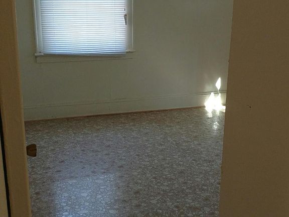 5th image of 152 Kensington Cir