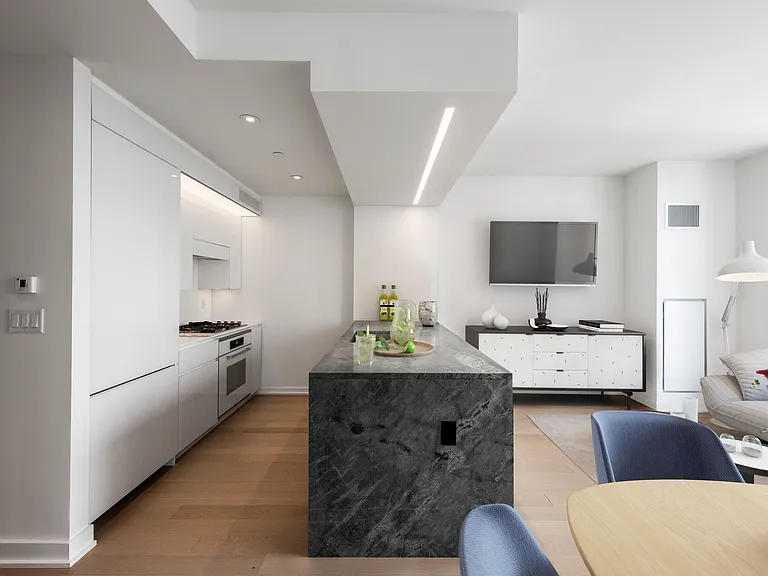 400 Park Ave S #34D — Photo 2