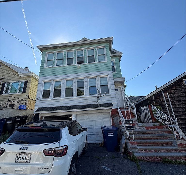 1st image of 624 E Division St