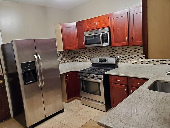 2nd image of 1-4116 W Melrose St #1