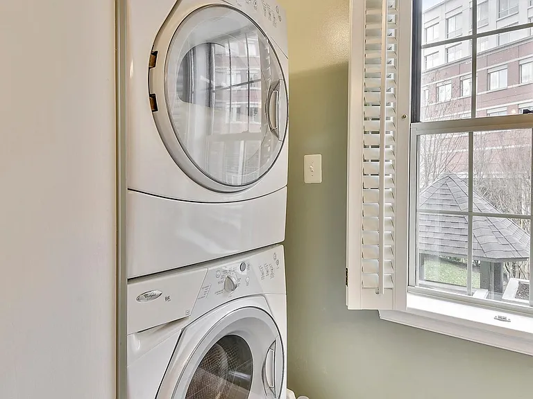 2105 Jamieson Ave — Photo 15