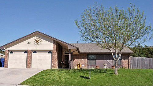 1st image of 2605 Phyllis Dr