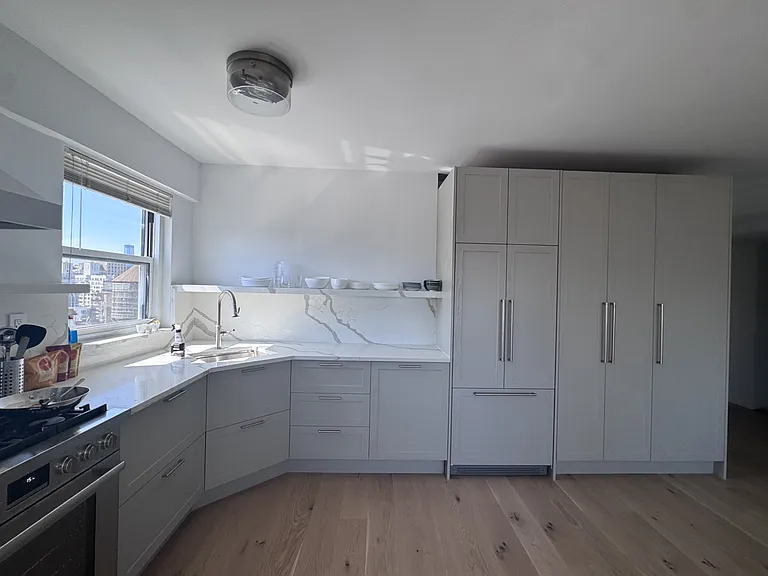 77 E 12th St #20E — Photo 9