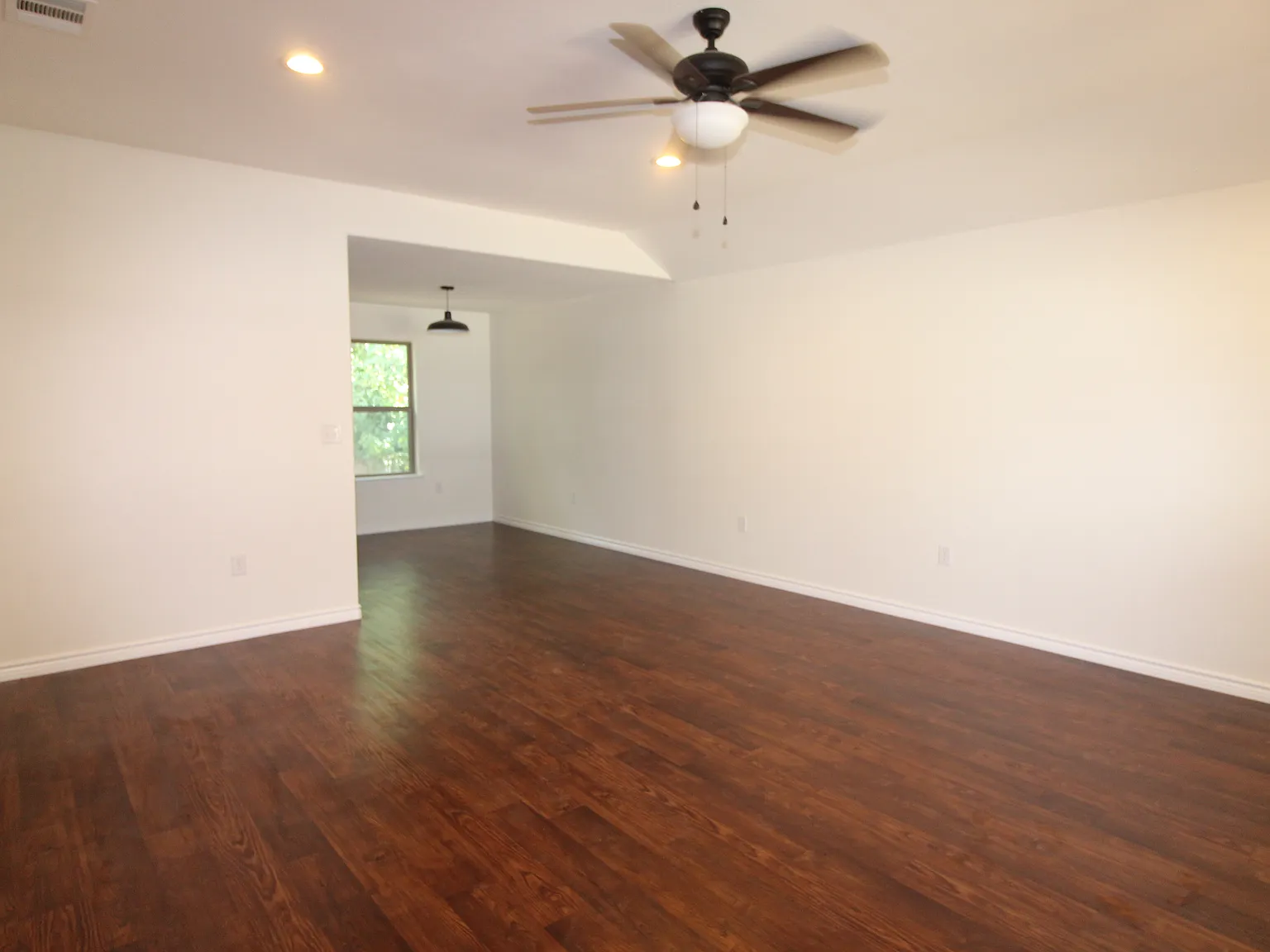 3 bed, 1221 sqft, $1,895 — Photo 3
