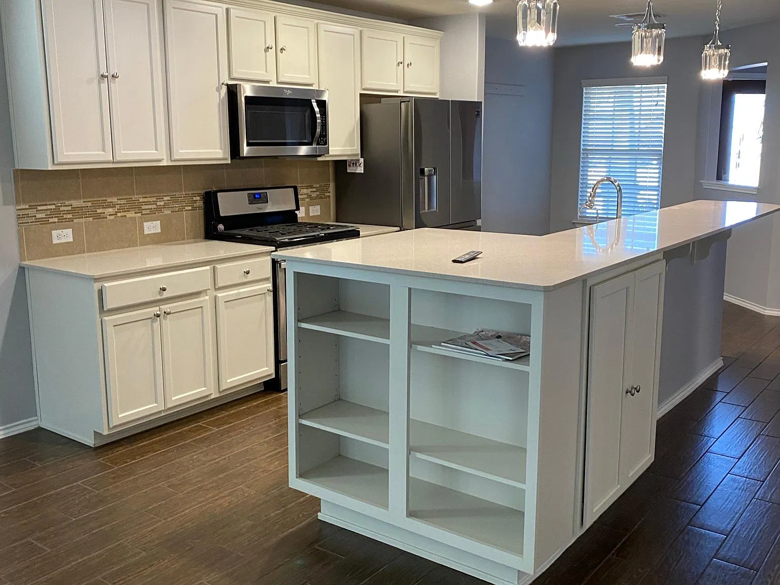 3 bed, 2090 sqft, $2,700 — Photo 4