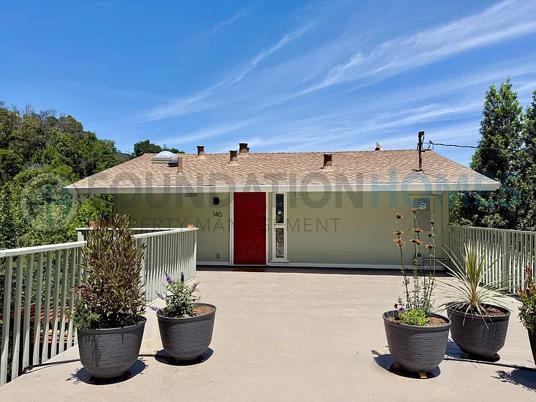 140 Redwood Rd — Photo 1