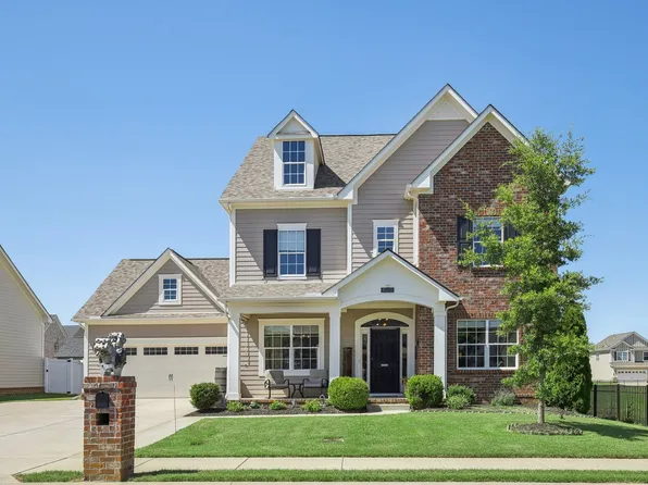 827 Sapphire Dr, Murfreesboro, TN 37128