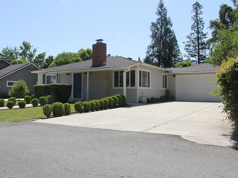20 Ardith Ln — Photo 2
