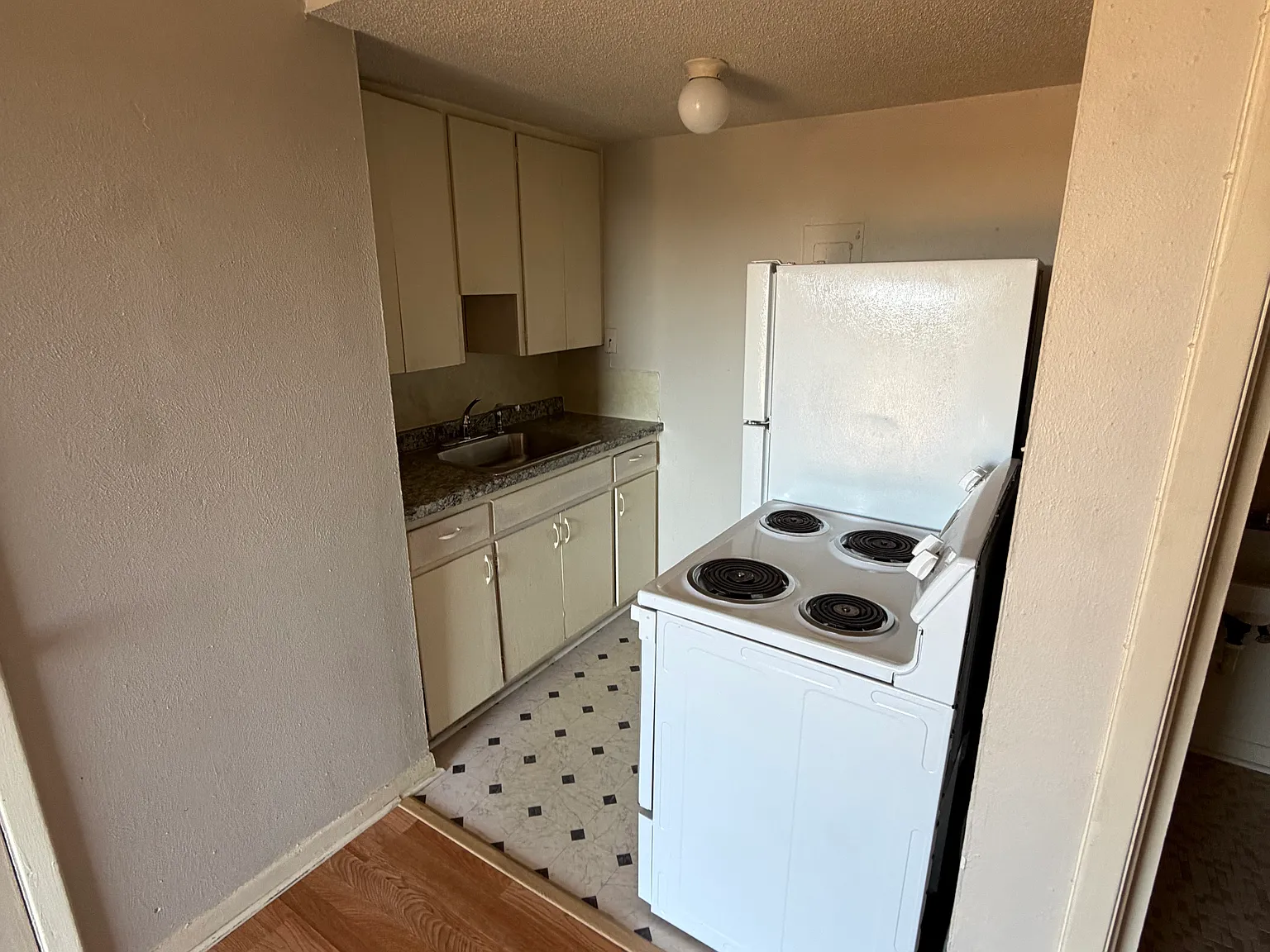 Studio, $775 — Photo 3