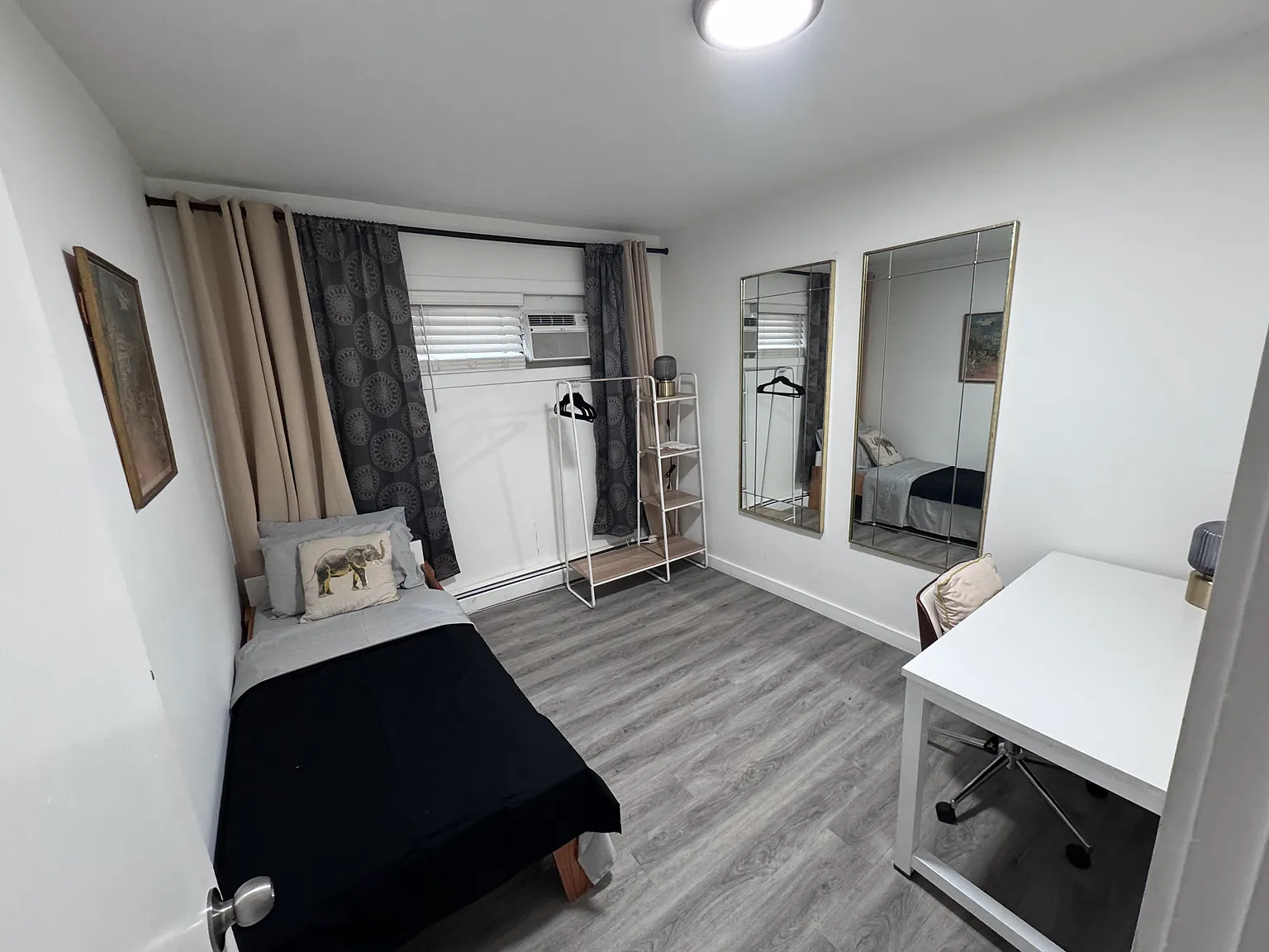 3 bed, 900 sqft, $1,200 — Photo 2