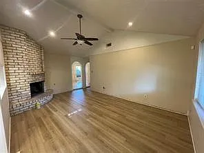3 bed, 2.0 bath, 1856 sqft, $1,900 — Photo 4