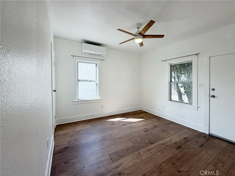 2629 1/2 Granada St — Photo 2