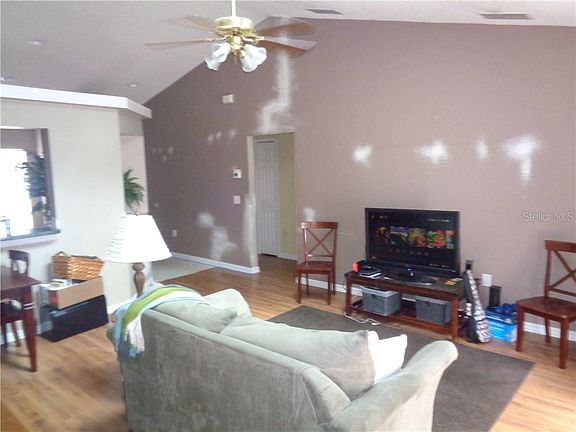 3rd image of 230 Burgoyne Loop