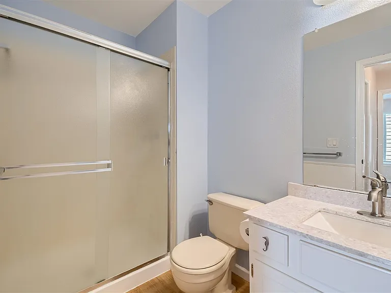 952 Thames St — Photo 23