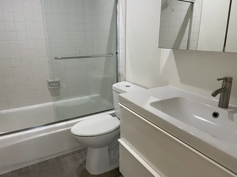 311 Montana Ave #204 — Photo 6