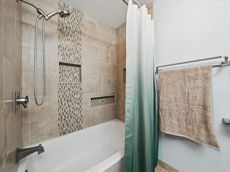 1831 SW Evans St — Photo 23