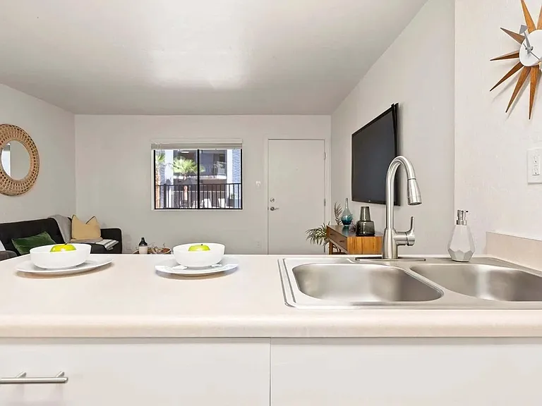 The Loreto Apartments — Photo 17