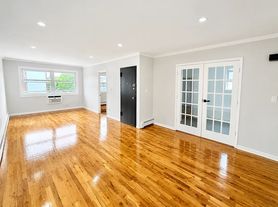 25-01 45th St, Astoria, NY