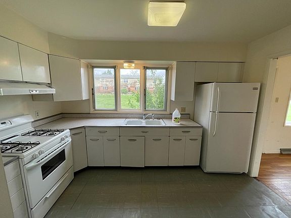 2nd image of 377 Poplar St #D