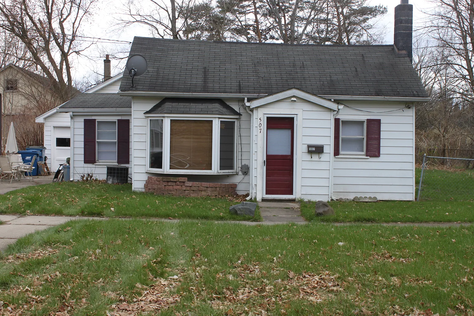 507 Front St photo 1