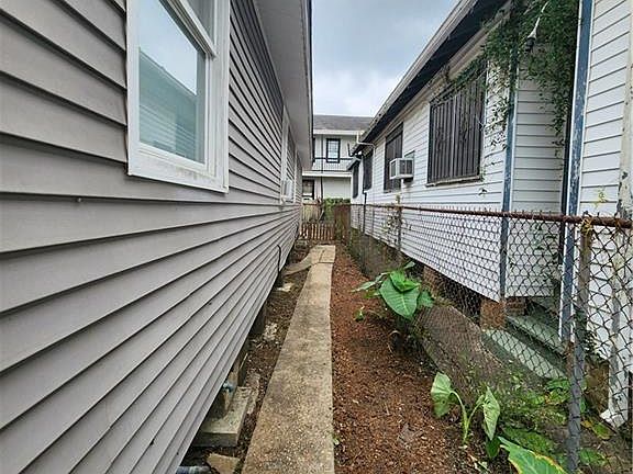 3rd image of 4631 Clara St