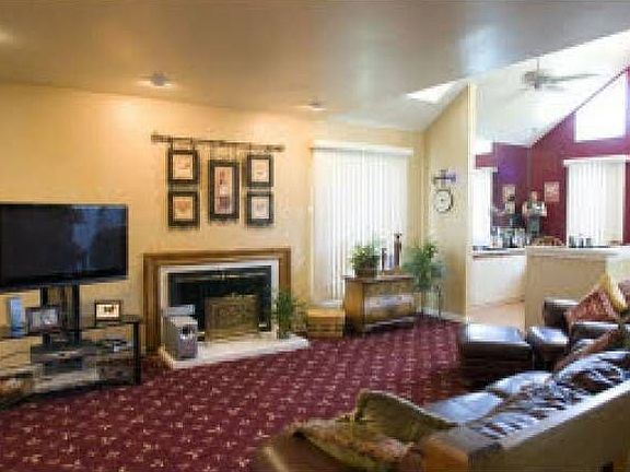 6 Chatsworth CT