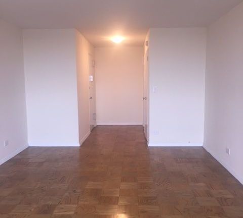 4th image of 245 E 19th St APT 17e