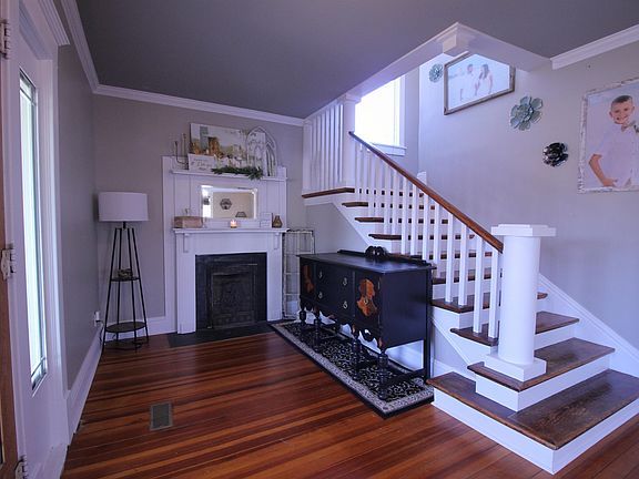 3rd image of 415 W 17th St
