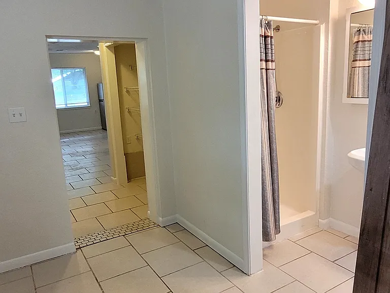 533 Ditmar St #B — Photo 16