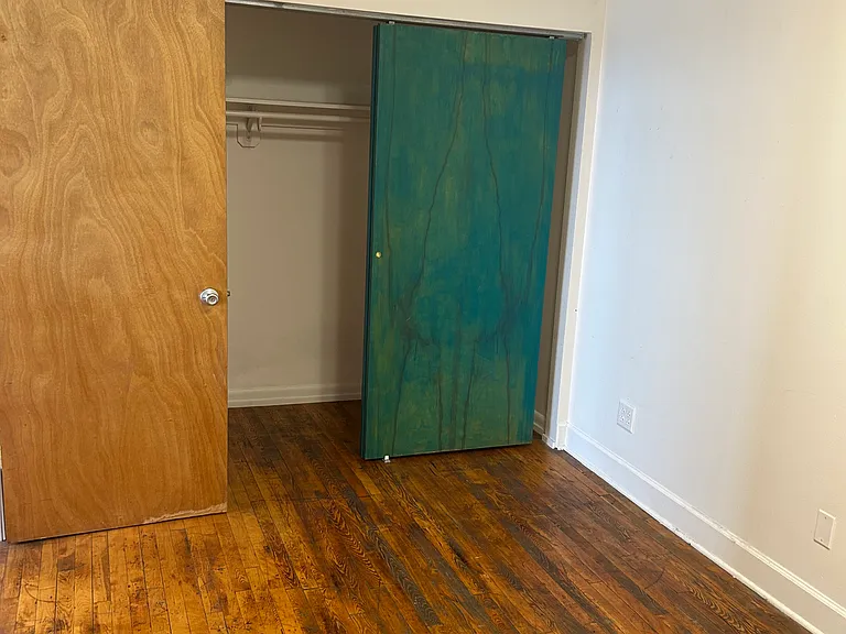 302 N Goodman — Photo 7
