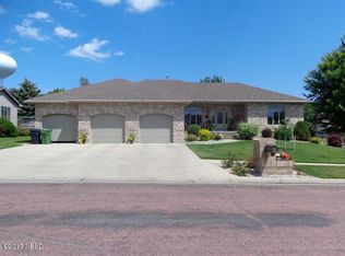 1006 17th St NE, Watertown, SD 57201