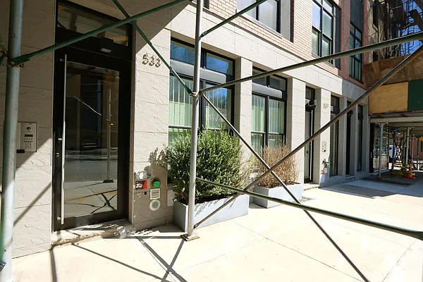 Rented by Tapiro Realty | media 27