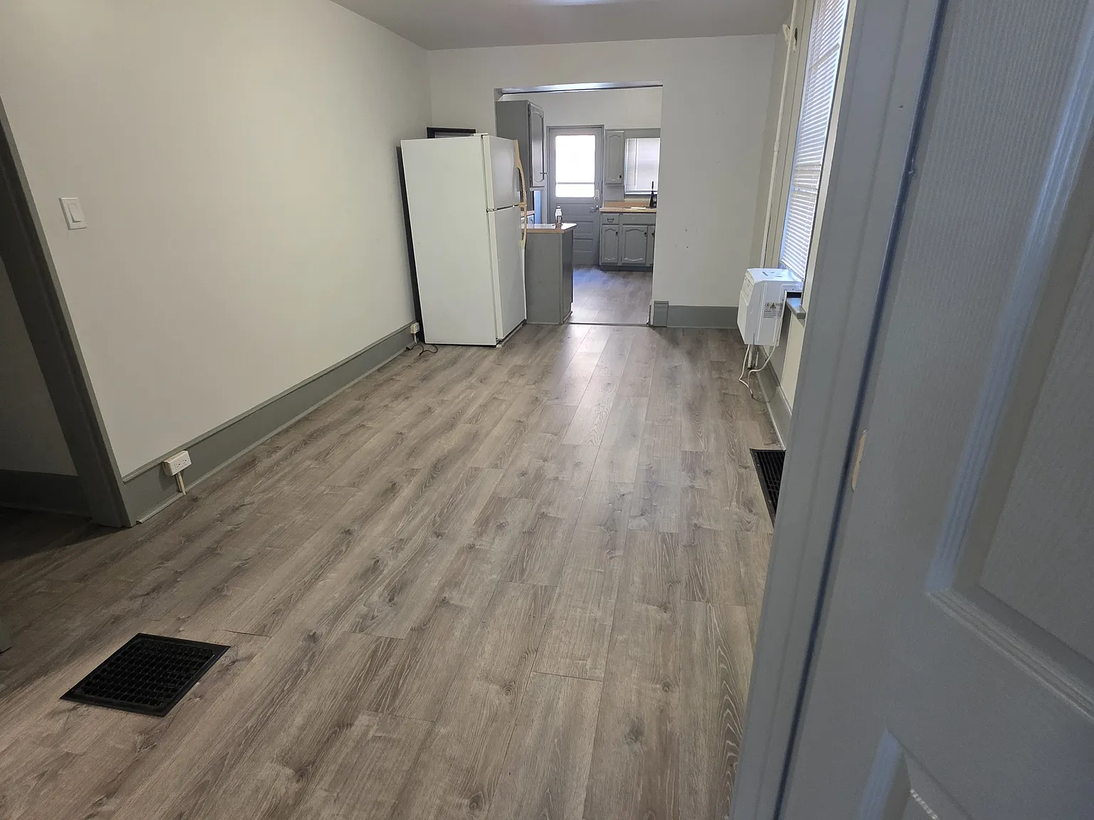 442 Eleanor St — Photo 3