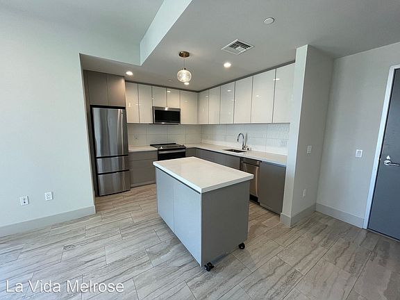 5th image of 4864 Melrose Ave Penthouse 11