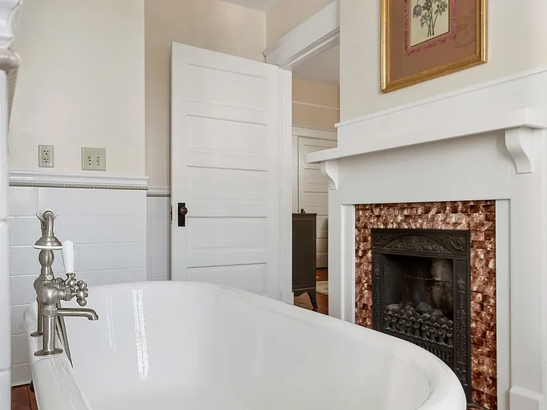 5 Colonial St — Photo 25