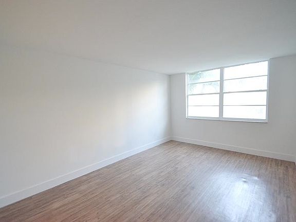 5th image of 2851 NE 183rd St APT 201E