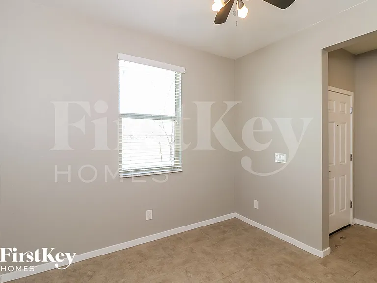 4052 S 101st Ln — Photo 13