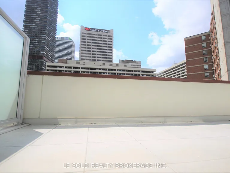 33 Helendale Ave #617 — Photo 24
