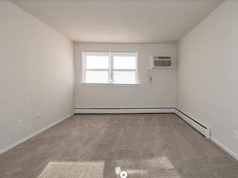 Colonial Point Apartments — Photo 29